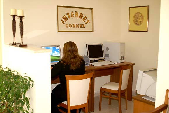 Image of internet corner of Summery hotel in Lixouri, Kefalonia island. CLICK TO ENLARGE